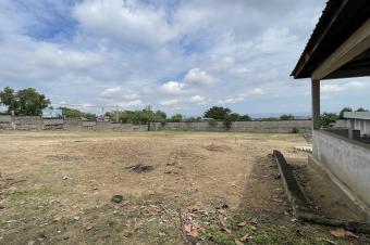 VENTE DUN GRAND TERRAIN CLTUR ET ACCESSIBLE A NGALIEMA 