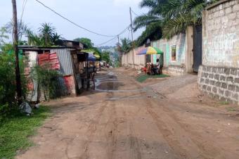 Parcelle  vendre inclus dune maison basse  selembao 