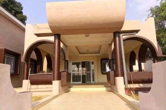 Villa  vendre dans la Commune de Mont Ngafula au Quartier maman Mobutu 