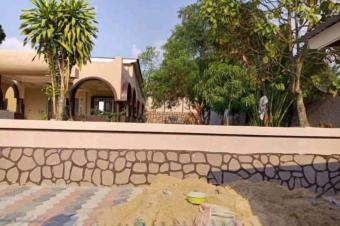 Villa  vendre dans la Commune de Mont Ngafula au Quartier maman Mobutu 