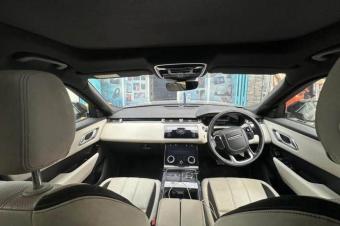 RANGE ROVER VELAR  AUTOMATIQUE  ESSENCE  ESSENCE  VOLANT DROIT  COULEUR DORIGINE  CLIMATISEUR  PLAQUE BT TOUT OK PANORAMIQUE  PRIX  32.000   OFR DIRECTS 
