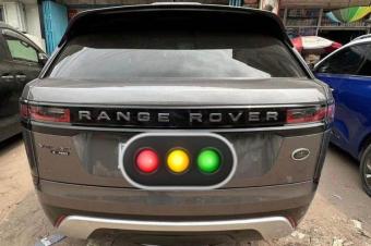 RANGE ROVER VELAR  AUTOMATIQUE  ESSENCE  ESSENCE  VOLANT DROIT  COULEUR DORIGINE  CLIMATISEUR  PLAQUE BT TOUT OK PANORAMIQUE  PRIX  32.000   OFR DIRECTS 