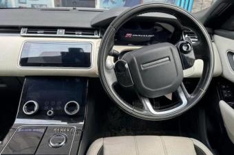 RANGE ROVER VELAR  AUTOMATIQUE  ESSENCE  ESSENCE  VOLANT DROIT  COULEUR DORIGINE  CLIMATISEUR  PLAQUE BT TOUT OK PANORAMIQUE  PRIX  32.000   OFR DIRECTS 
