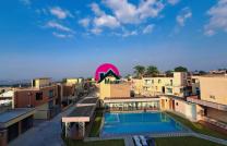 Achetez cette splendide villa en triplex ou RC+2 avec 4 CHS, 2 séjours, vue sur le fleuve, au cœur de Binza-Pigeon, dans un cadre offrant divers avantages. mediacongo
