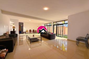 Achetez cette splendide villa en triplex ou RC2 avec 4 CHS 2 sjours vue sur le fleuve au cur de BinzaPigeon dans un cadre offrant divers avantages.