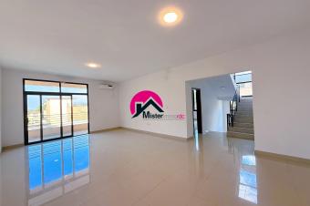 Achetez cette splendide villa en triplex ou RC2 avec 4 CHS 2 sjours vue sur le fleuve au cur de BinzaPigeon dans un cadre offrant divers avantages.