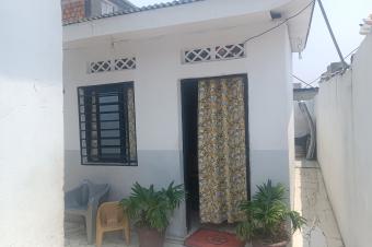 GS13IMMO SARL met  votre disposition la vente de cette jolie parcelle  avec 2 portes QLuyeye Direction Dalle CBumbu. Dimension 918M. Prix 40.000  discuter.  vous.