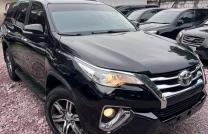 Toyota fortuner 2018 sans plaque essence automatique 4cylinder kilométrage 30000 camera de recul intérieur cuire Prix 36500 a discuter mediacongo
