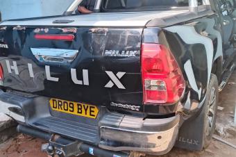 Hilux 2021 Pickup  Sans plaque  Volant droit  Autom diesel  4x4 Climatiser  25.000  discuter lgrement  Localisation appel moi  Offre directe 1
