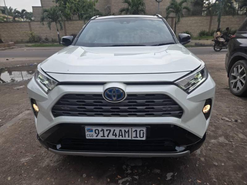 Rav hybrid 2021 Volant droit  Toit panoramique  Full options  21000 suka  Localisation appel
