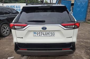 Rav hybrid 2021 Volant droit  Toit panoramique  Full options  21000 suka  Localisation appel