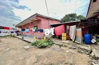 VENTE PARCELLE DE 600 m  DOTE DE DEUX MAISONS BASSES  KINSHASAMONKOLE