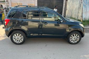  VENTE URGENTE BESOIN DARGENT   TOYOTA RUSH   COULEUR DORIGINE  KILOMTRAGE 10.200 Km  AVEC BOUTON TRACTION 4x4 MOTEUR ET BOITE IMPECCABLE  AUTOMATIQUE  4CYLINDRES 