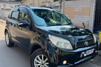  VENTE URGENTE BESOIN DARGENT   TOYOTA RUSH   COULEUR DORIGINE  KILOMTRAGE 10.200 Km  AVEC BOUTON TRACTION 4x4 MOTEUR ET BOITE IMPECCABLE  AUTOMATIQUE  4CYLINDRES 