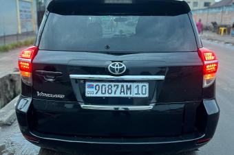  TOYOTA VANGUARD 2014  PLAQUE TRE RCENTE COULEUR DORIGINE  3 BANQUETTES  ANNE DE FABRICATION 2015 KILOMTRAGE  14.235 Km FULL OPTIONS  RADIO ANDRODE  PALETTE