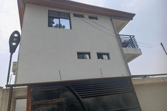 Parcelle dote dun immeuble de R2 plus terrasse  Ngaliema entre mto  laloux 