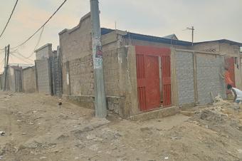 GS13IMMO SARL met  la disposition de tous la vente de cette parcelle  avec 2 portes de locataires sur lav. Luyeye. CBumbu. Dimension  511M. Prix 45.000  discuter.