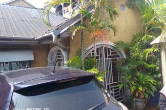 Parcelle mise en vente  Lemba salongo  Rfrence station salongo  Superficie 10M21M  Composition  Une  maison de 3chambres 2salles de bains double salon cuisine.  parking