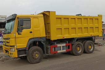 GS13CAR SARL met en vente ce Grand Vhicule SINO TRUCK HOWO Benne sans plaque dimmatriculation. Localisation  LembaTerminus. Prix de dpart  65.000  discuter. Nous sommes 
