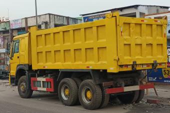 GS13CAR SARL met en vente ce Grand Vhicule SINO TRUCK HOWO Benne sans plaque dimmatriculation. Localisation  LembaTerminus. Prix de dpart  65.000  discuter. Nous sommes 