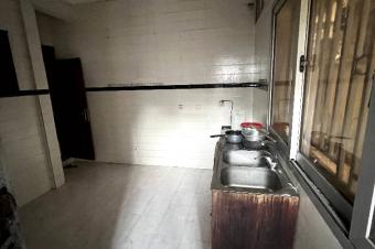 Vente parcelle avec maison de R1 un niveau  Limete premire rue funa 