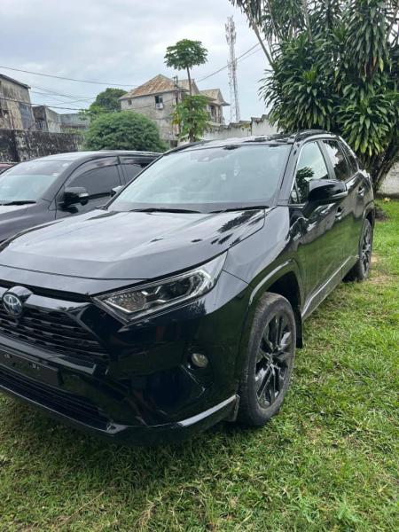 Toyita new Rav hybrid 