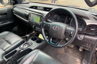  Hilux invinciblex  2023 bouton diesel Automatique  Sans plaque  Prix  26000 Localisation appel moi