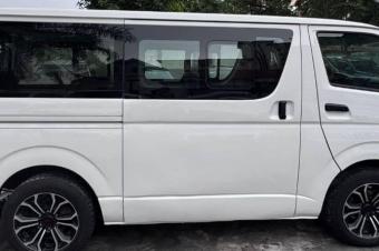 Toyota bus Hiace 