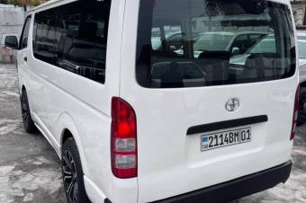 Toyota bus Hiace 