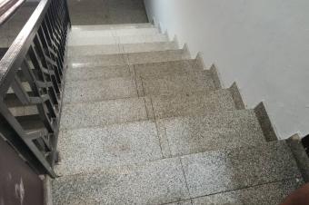 LA BONNE AUBERGE MISE EN VENTE  LIMETE FUNA SUR LA PRINCIPALE  PROXIMIT DU BOULEVARD LUMUMBA AVEC DEUX IMMEUBLES CONTENANTS PLUSIEURS APPARTEMENTS  LINTERIEUR   DTAILS 