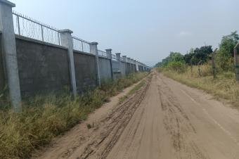 GS13IMMO SARL met  votre disposition la vente de ce terrain vide CNsele non loin de Mausole dTIENNE TSHISEKEDI. Dimension 2020M. Prix 5.500  discuter.  vous