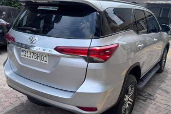 Fortuner 2019 diesel manuelle Kilomtrage 59000 camera de recul Prix 39500 a discuter