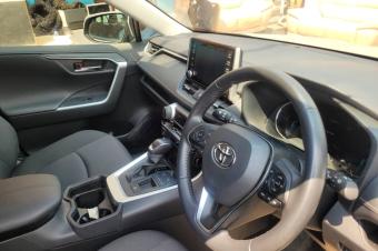 TOYOTA NEWS RAV SANS PLAQUE 2020  PRIX 18.500 AZUI SUKA SUKA.   AUTOMATIQUE ESSENCES KILOMTRAGE FAIBLES CLIMATISATION IMPECCABLES FULLS OPTIONS LOCALISATION APPEL