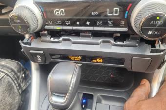 TOYOTA NEWS RAV SANS PLAQUE 2020  PRIX 18.500 AZUI SUKA SUKA.   AUTOMATIQUE ESSENCES KILOMTRAGE FAIBLES CLIMATISATION IMPECCABLES FULLS OPTIONS LOCALISATION APPEL