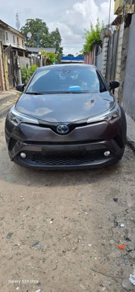 TOYOTA CHR HYBRIDE 