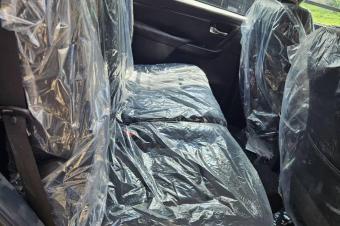 Toyota Fortuner  Anne 2024 authentique  Full option  Volant gauche 4 Camra 360  Intrieur trs confortable  Sige en cuir Kilomtrage 000km 7 place  Automatique  Essence  Cl