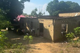  Mise en vente dune parcelle  Ngaliema  UPN  Composition  Une maison de 3 chambres salon cuisine en construction   Dimension  2833  Prix  160000  discuter   