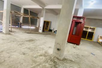 Location des maisons commerciales  Limete Funa sur macadam 