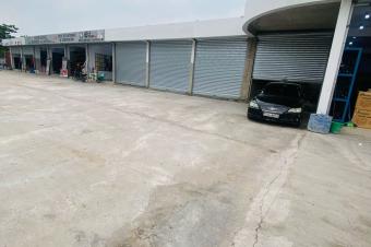 Location des maisons commerciales  Limete Funa sur macadam 