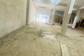 Location des maisons commerciales  Limete Funa sur macadam 