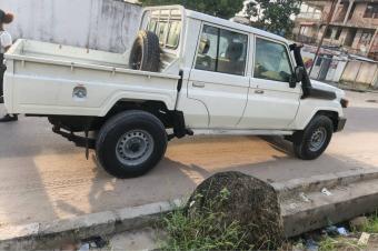 DEUX PICES DES TOYOTA LANS CRUISER 77 LX SANS PLAQUE 2025 AUTHENTIQUE  PRIX 70.000.  MANUELS DIESELS 00.0 KILOMTRES 13klm CLIMATISATION IMPECCABLES V6 LOCALISATION CHE