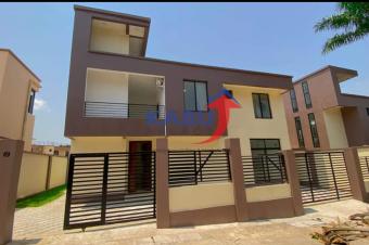 VILLA  VENTE ET LOCATION A NGALIEMA 