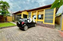 VENTE: PARCELLE DE 320m² AVEC BÂTISSE DE 3 CHAMBRES À KINSHASA- EN VRAC mediacongo