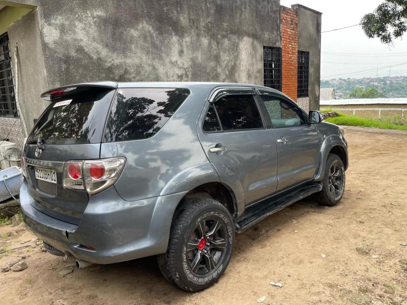 TOYOTA FORTUNER 9000
