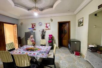 Parcelle avec une grande maison basse en vente  Mont Ngafula 