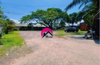 Investissez dans cette belle propriété privée de 10.000m², soit 1 hectare, idéale pour tous vos projets immobiliers. Située à Gombe, un emplacement de 1er choix, réf: Gare Centrale mediacongo