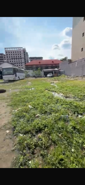 VENTE TERRAIN VIDE AU COEUR DE LA GOMBE    MILIEU VIP DE LA CAPITAL KINSHASA   RF  PULLMAN HTEL   PRIX 5.000.000   Dimension 1350M2