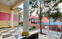 Parcelle de 15msur27 contenant une jolie maison de 4 ch et des annexes est vendue à Delvaux 250000 dollars à discuter  mediacongo