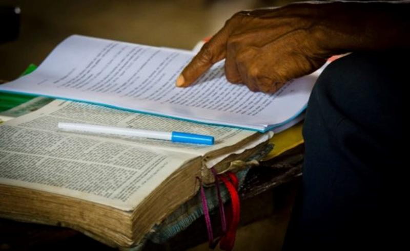 La Bible insiste souvent sur le fait que Dieu ne change pas Je suis le Mme est un des noms de Dieu Hbreux 13. 8 sae 48. 12.