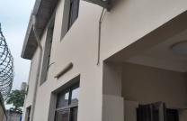 Parcelle mis en vente   Ngaliema /mbinza météo   Dimensions 17m/22m  Avec 2 (deux) appartement nouvellement construit  mediacongo